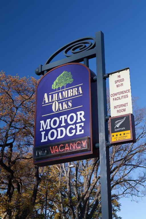 Alhambra Oaks Motor Lodge Дюндин Екстериор снимка